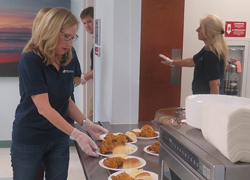 serve-lunch-lewis-center